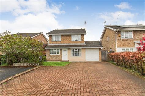 Chalfont Drive Farnborough Gu14 4 Bed Detached House For Sale £650 000