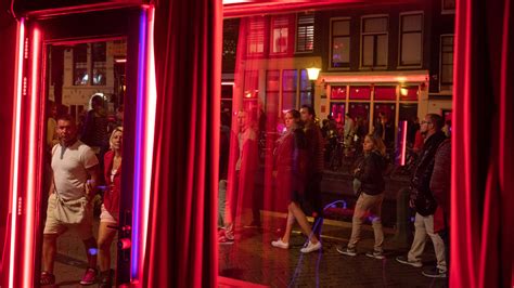 Amsterdam To Ban Tours Of Its Red Light District The New York Times