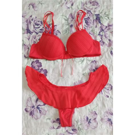 Conjunto Vermelho Sexy Calcinha Com Babados E Sutiã Com Bojo Bolha