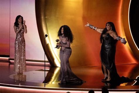 SZA And Lizzo Share A #BlackGirlMagic Moment At The Grammys