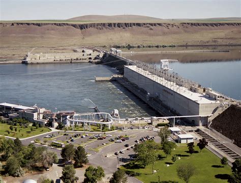 McNary Dam and Lake Wallula > Northwestern Division > Fact Sheet - Northwestern Division