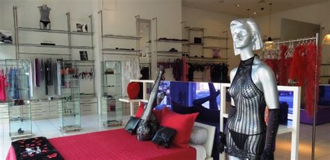 Sex Shops Investem Em Rua Chique E Produtos De Luxo Para Atrair Cliente A B 13 02 2014 UOL