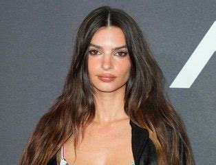 Video Emily Ratajkowski Ans Elle L Ve Le Voile Sur Son