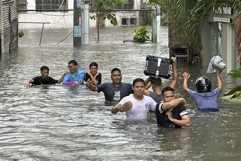 Thousands Stranded By Floods In Philippine Capital As Deadly Typhoon