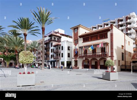 Plaza de las américas hi res stock photography and images Alamy