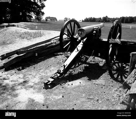 cannon  battlefield  res stock photography  images alamy