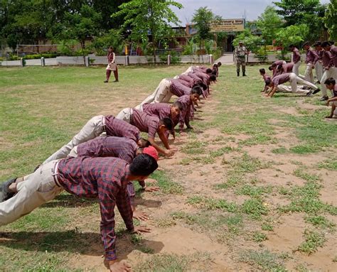 डी ए वी में एन सी सी कैडेट्स की एनरोलमेंट जांच प्रक्रिया पूरीएन सी सी में नामांकन में छात्र व