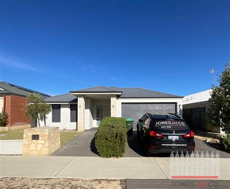 13 Seddon Parade Alkimos Wa 6038 House For Rent 650 Domain