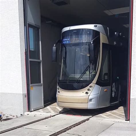 Stib Mivb Sur Linkedin Stib Le Nouveau Tram Tng En Test à Vienne