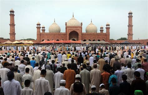 Muslims Gathered At The Badshahi Masjid Mosque In Pakistan To Offer