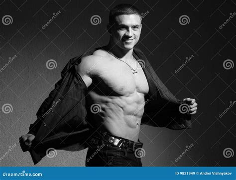 Homem Muscular Camisa Aberta Imagem De Stock Imagem De Muscular