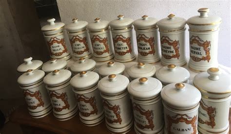 Proantic Collection De 20 Pots à Pharmacie En Faience Fontemoing