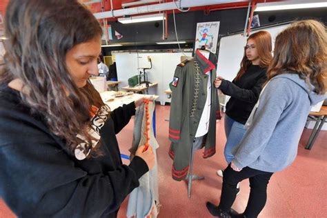 Les Petites Mains Du Lyc E Danton Brive Engag Es Dans Le Spectacle