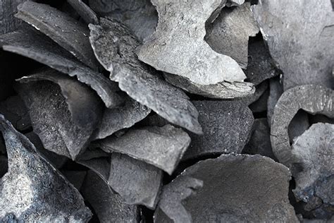 melihat pembuatan arang batok kelapa  jakarta pusat