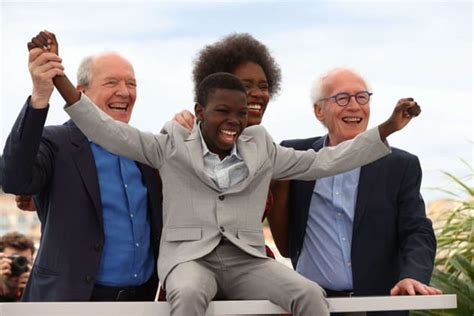 Luc Dardenne Joely Mbundu Pablo Schils Et Jean Pierre Dardenne Au