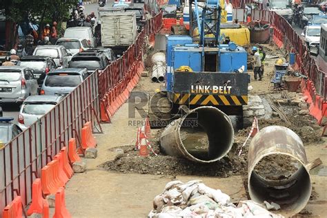 Pengerjaan Proyek Jalan Layang Kapten Tendean Blok M Ciledug