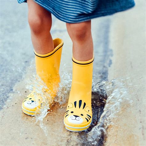 15 Best Kids Rain Boots For 2022 Rain Boots For Kids And Toddlers