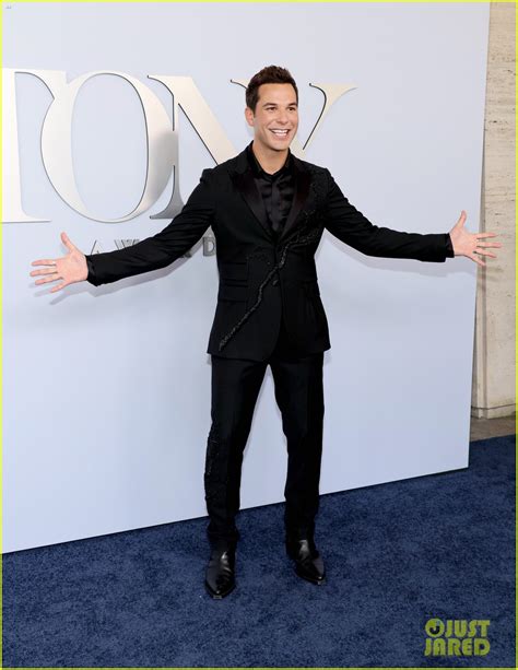 Ben Platt Kisses Fiance Noah Galvin On Tony Awards Red Carpet