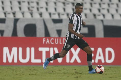 Botafogo acerta renovação contratual Kanu até o fim de 2025 Super