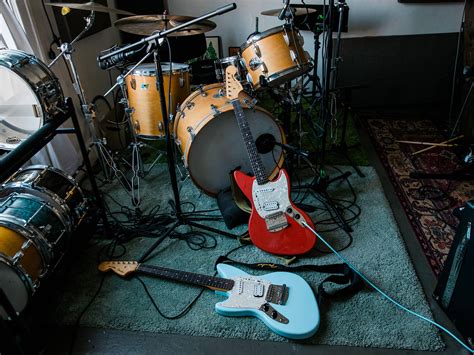 Fender Brings Back Kurt Cobain Jag Stang For Neverminds 30th