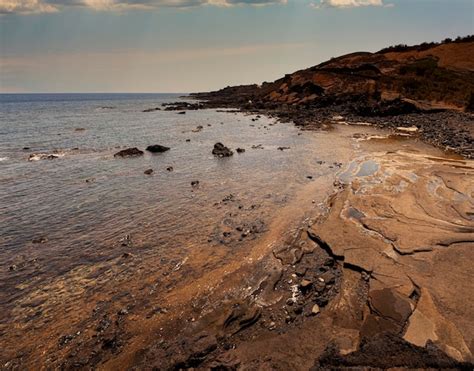 Vista De La Playa De Lava De Linosa Llamada Mannarazza Foto Premium