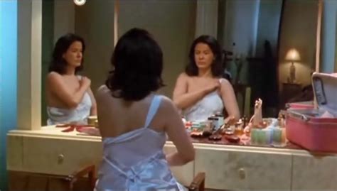 Naked Arcelia Ramírez in El brassier de Emma