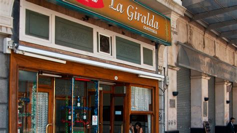 Cierra la mítica cafetería La Giralda Hay muchas deudas y cayó el