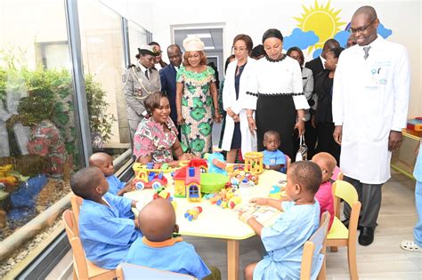 Visite De L Hopital Mere Enfant Par La Ere Dame Du Gabon