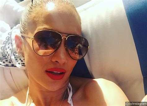 Jennifer Lopez Shows Off Ample Cleavage In Super Skimpy Bikini