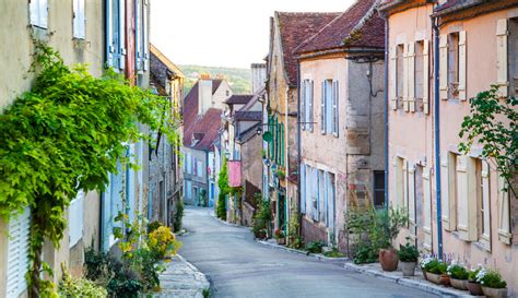 A H De Paris Ce Village Et Son Joyau Sont Voir Au Moins Une Fois