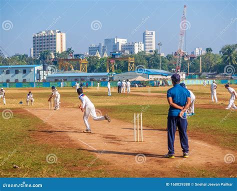 Unidentified Boys Playing Cricket Match In South Mumbai Editorial Stock