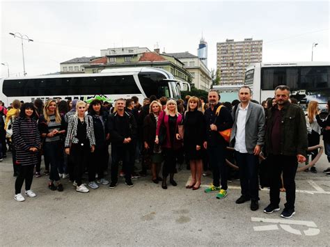 Sarajevski Srednjo Kolci U Posjeti Memorijalnom Centru Srebrenica