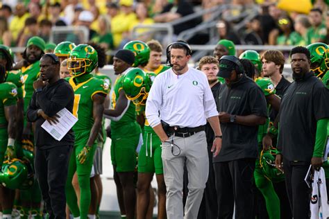 Oregon Ducks Coach Favored to Land New Job Ahead of College Football ...