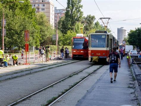 V Bratislave Zrazila Elektri Ka Chodca Vodi I Sa Zdr Ia Info Sk