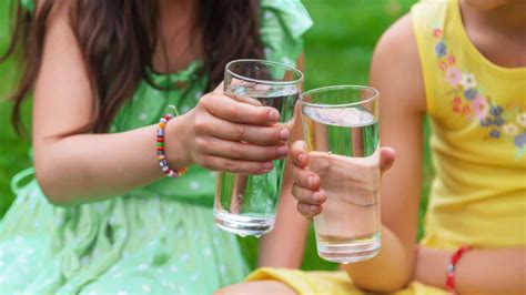 Acqua Basta Con I Falsi Miti Ecco Quanta Ne Devi Bere Davvero Per