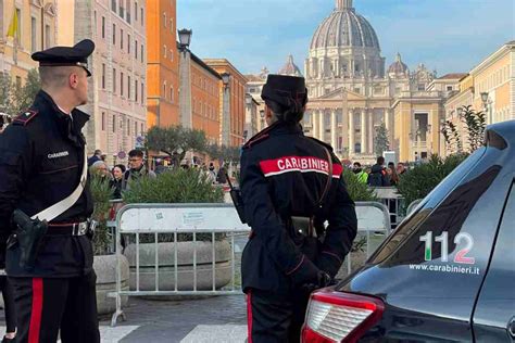 Roma Blindata Per La Via Crucis Chiusa Una Fermata Metro Strade Off