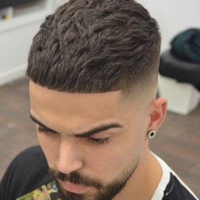 Cortes De Cabello Modernos Para Jovenes Hombres Cachos E