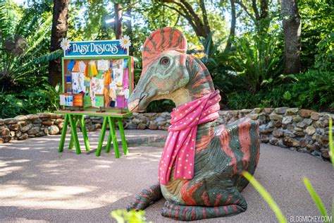 Donald Duck And Daisy Duck Meet And Greets Return To Donalds Dino Bash