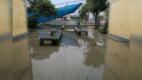 Tumbes Colegio Inundado Por Constantes Lluvias Rpp Noticias