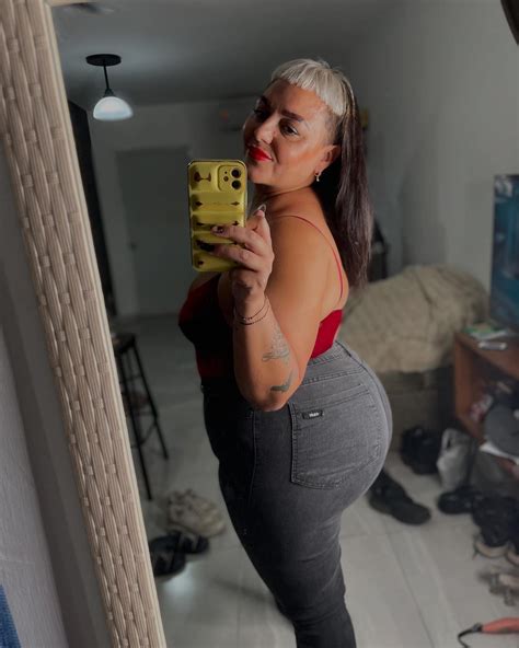 elizabeth (@mommyelizz) • Instagram photos and videos