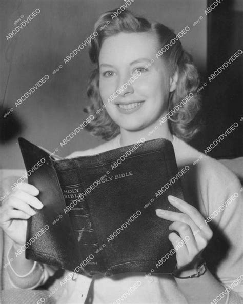 Crp 03679 1954 News Photo Pretty Penny Edwards Says Bye Bye Hollywood Abcdvdvideo