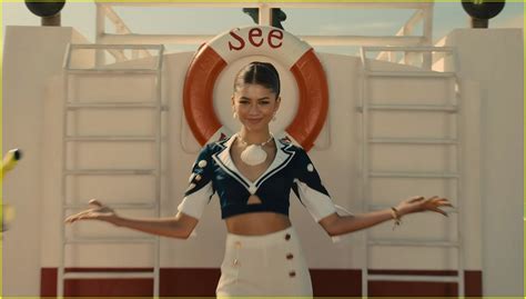 Zendaya S Super Bowl 2022 Commercial Sally S Seashells For Squarespace