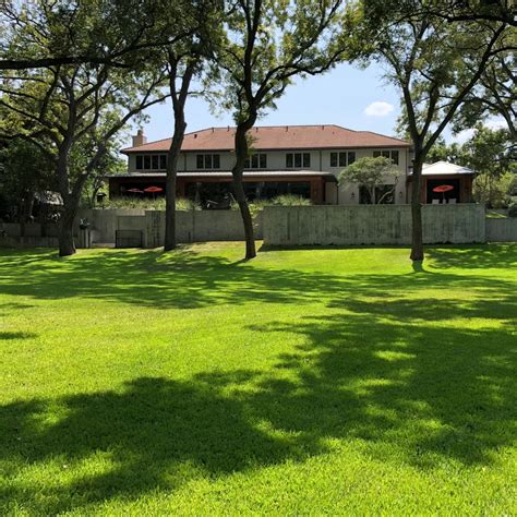 Joe Rogan S Lavish 14 4 Million Mansion Overlooking Lake Austin