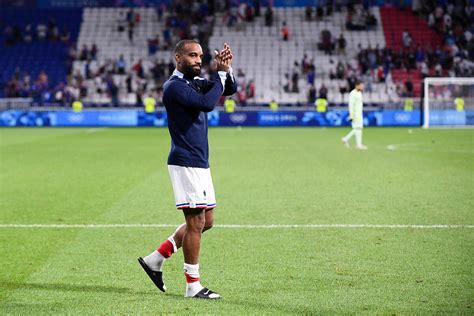 OL Lacazette reçoit une folle demande après les JO Foot 01