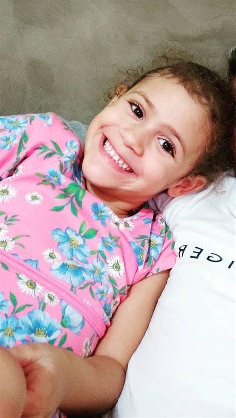 Corpo De Menina De 4 Anos Morta A Tiros Em Atentado é Enterrado Em