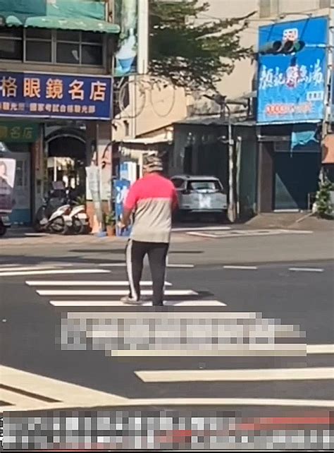 高雄出現「帝王行人」 阿伯穿夾腳拖90秒路口跳街舞 社會萬象 社會 聯合新聞網