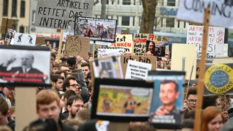 Kurz Vor Abstimmung Zehntausende Protestieren Gegen Geplante