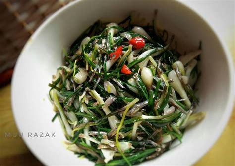 Resep Tumis kucai teri medan oleh Muu Kitchen - Cookpad