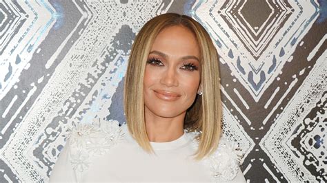 Jennifer Lopez’s Blonde Bob Is the Fall Hair Inspiration We Need | Allure