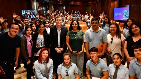 El Gobernador recibió a 90 alumnos del colegio Centenario de la Capital